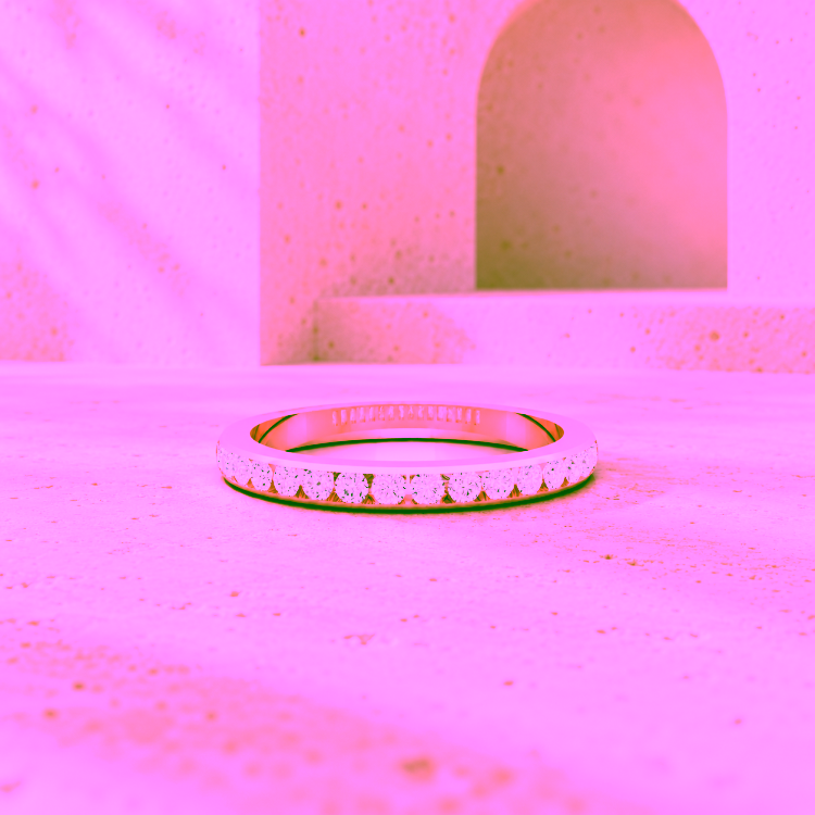 Alliance Eternity I en or rose et diamants sur décor en travertin
