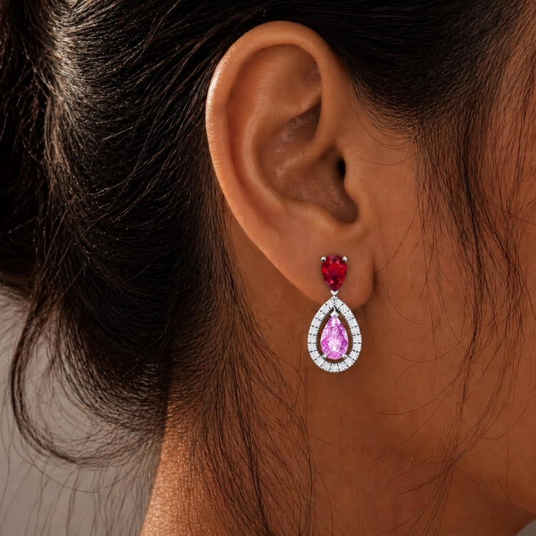 Boucle d'oreille Eternity II · Taille poire - Rubis, Saphir rose poire et Diamant blanc - or blanc - Maison Haddad Joaillerie