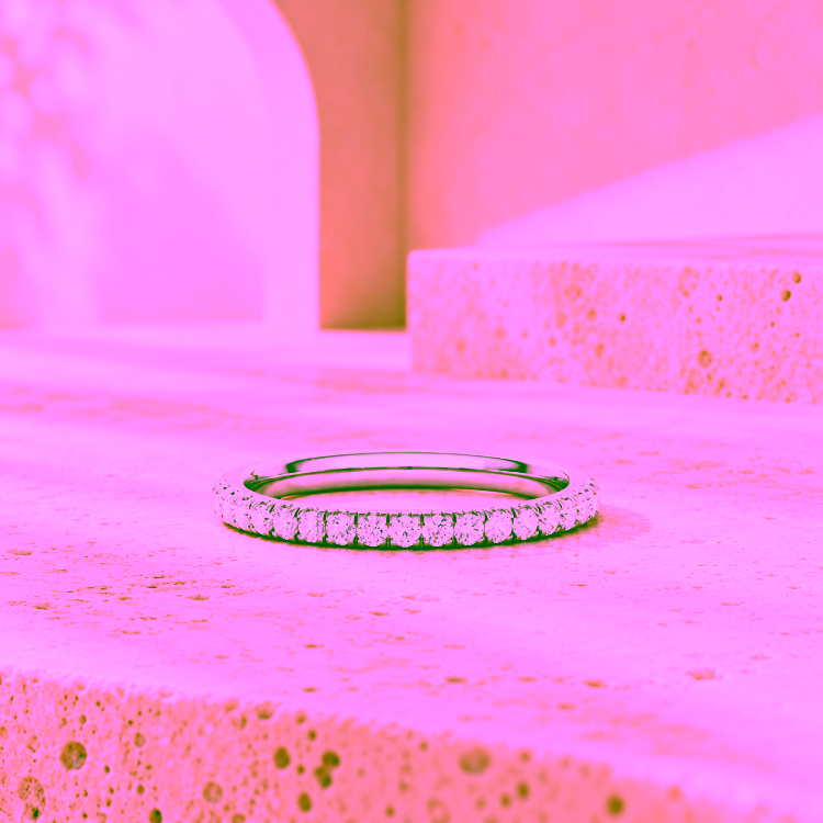 Alliance Eternity Demi en or blanc sertie de diamants sur travertin ivoire