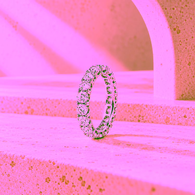 Alliance Eternity en or blanc sertie de diamants sur travertin ivoire