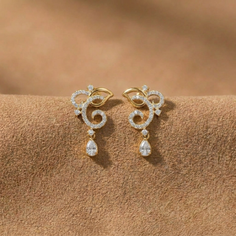 Boucles d’oreilles Camélia · Diamant blanc et or jaune - Maison Haddad Joaillerie