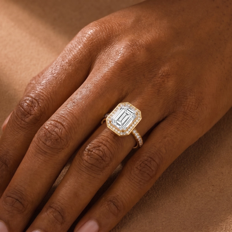 Solitaire Eteranity - Diamant blanc taille émeraude - Or jaune