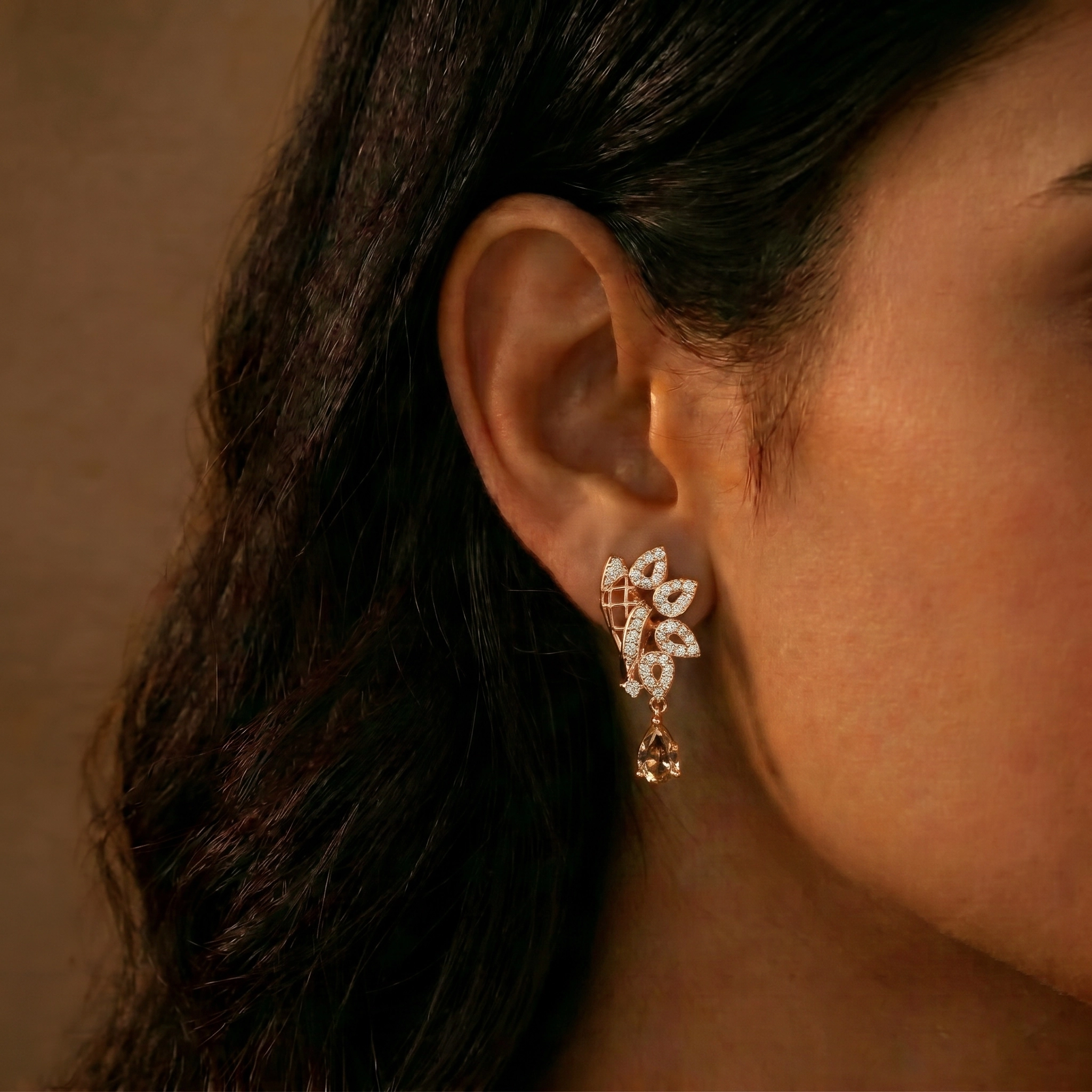 Boucles d’oreilles Olympe · Diamant brun et or rouge - Maison Haddad Joaillerie